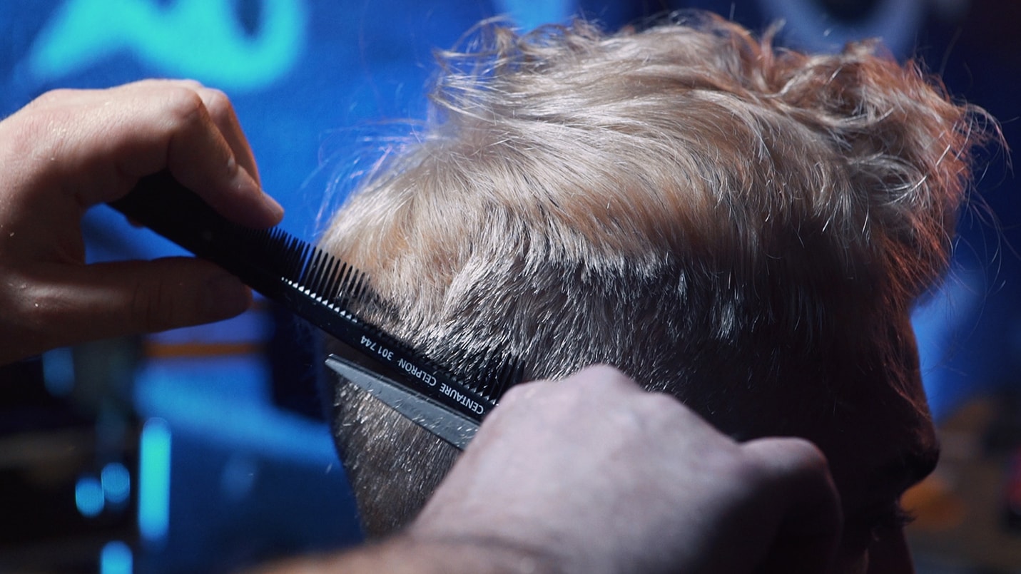 thehairtist, coiffeurbarbier, coiffeurdomicile, coiffeur77, barbier77, barbiervideo, coiffeurvideo, teintureblondhomme, blondteinturevideo, videoteinture,