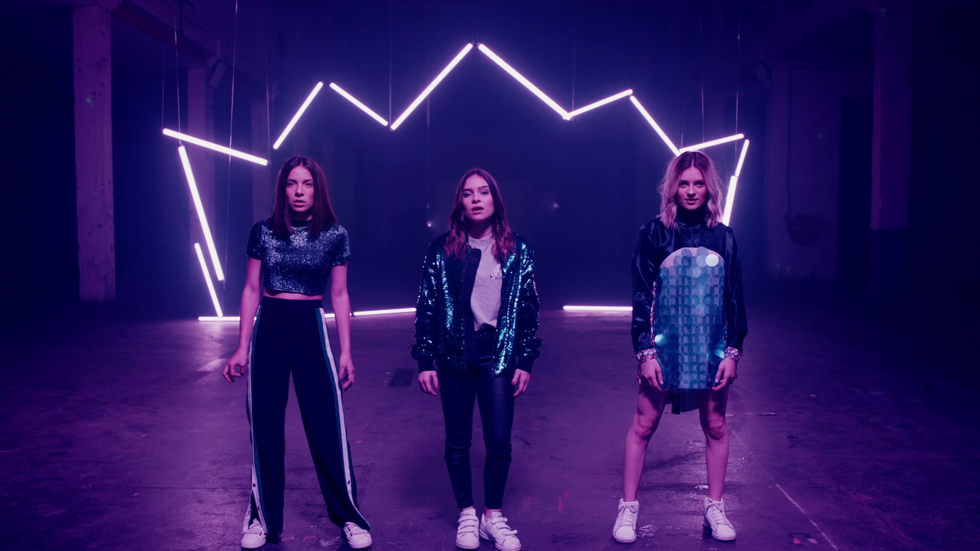 aome, millecouronnes, clipaome, aomevideo, musiqueaome, aomeclipofficiel, clipmillecouronnes, millecouronnesaome, clipvideocubriks, theodeffaux, clipmusicalcubriks, videoskillzproduction, antoinecarpentier, tevavasseur, anamorphoseampoule, anamorphoseneon, anamorphoselumiere,