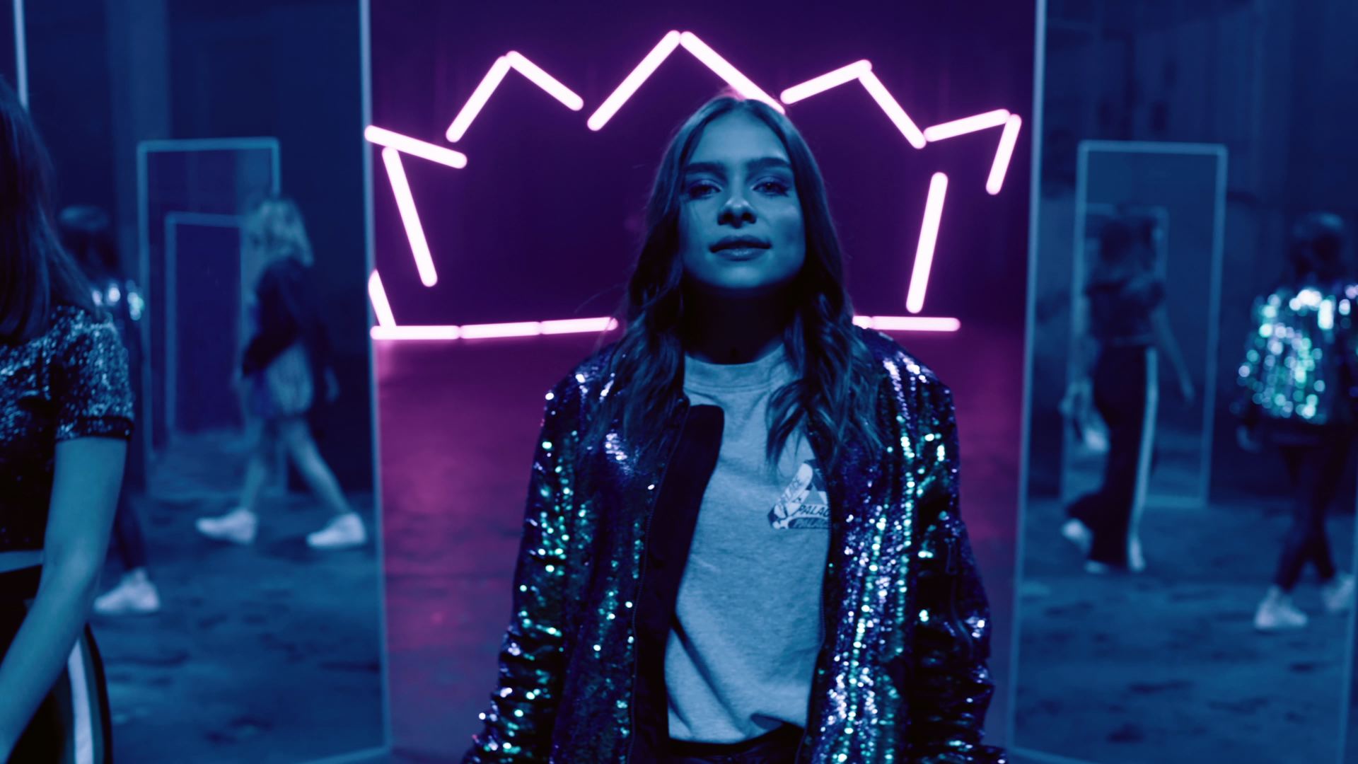 aome, millecouronnes, clipaome, aomevideo, musiqueaome, aomeclipofficiel, clipmillecouronnes, millecouronnesaome, clipvideocubriks, theodeffaux, clipmusicalcubriks, videoskillzproduction, antoinecarpentier, tevavasseur, anamorphoseampoule, anamorphoseneon, anamorphoselumiere,