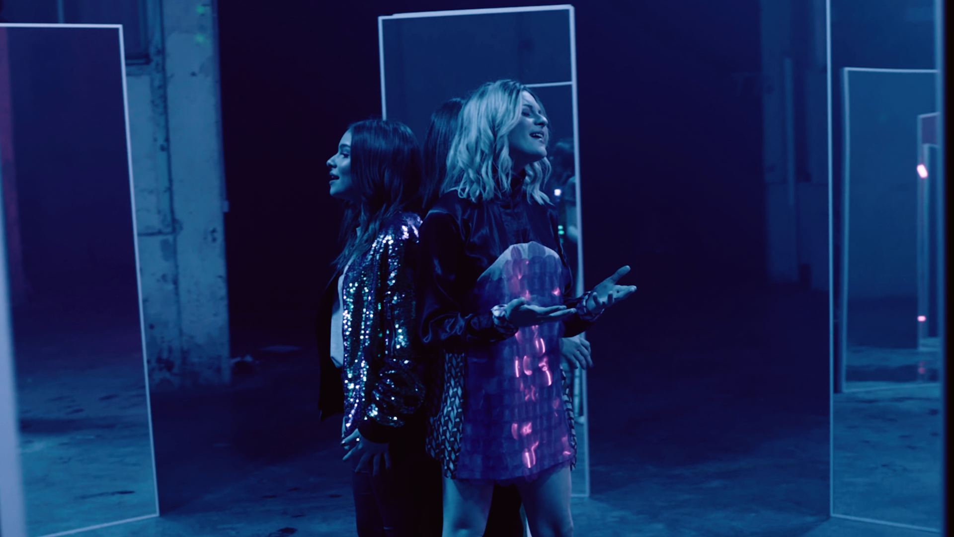 aome, millecouronnes, clipaome, aomevideo, musiqueaome, aomeclipofficiel, clipmillecouronnes, millecouronnesaome, clipvideocubriks, theodeffaux, clipmusicalcubriks, videoskillzproduction, antoinecarpentier, tevavasseur, anamorphoseampoule, anamorphoseneon, anamorphoselumiere,