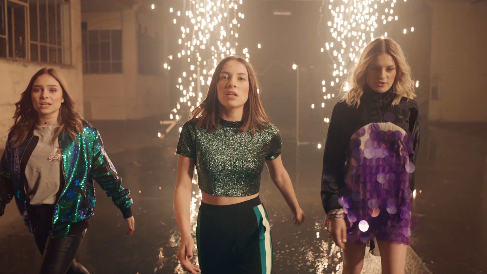 aome, millecouronnes, clipaome, aomevideo, musiqueaome, aomeclipofficiel, clipmillecouronnes, millecouronnesaome, clipvideocubriks, theodeffaux, clipmusicalcubriks, videoskillzproduction, antoinecarpentier, tevavasseur, anamorphoseampoule, anamorphoseneon, anamorphoselumiere,