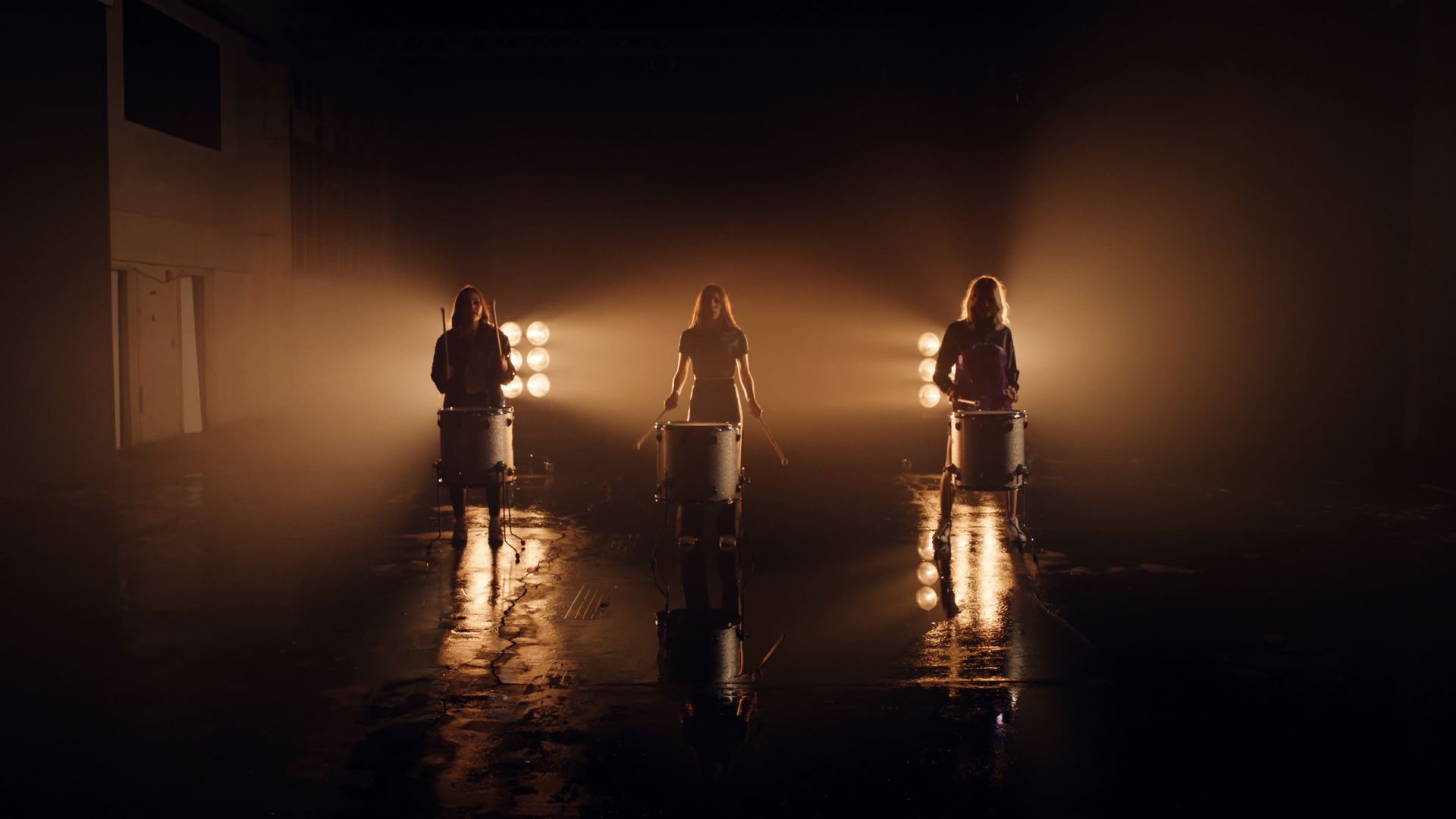 aome, millecouronnes, clipaome, aomevideo, musiqueaome, aomeclipofficiel, clipmillecouronnes, millecouronnesaome, clipvideocubriks, theodeffaux, clipmusicalcubriks, videoskillzproduction, antoinecarpentier, tevavasseur, anamorphoseampoule, anamorphoseneon, anamorphoselumiere,